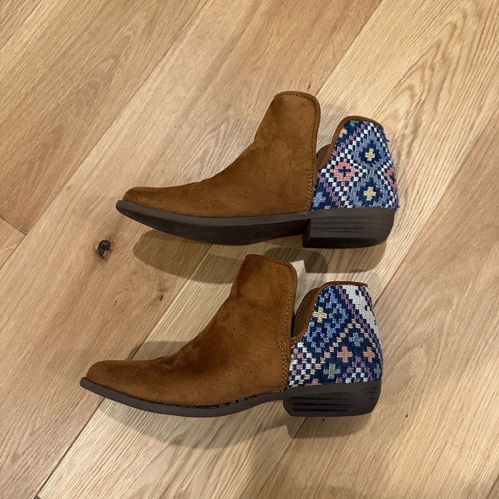 Cat & Jack Western Aztec faux suede ankle boots, Excellent condition.